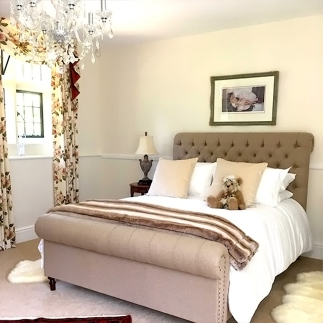 Pentlow King Bed in Linwood Biscotti